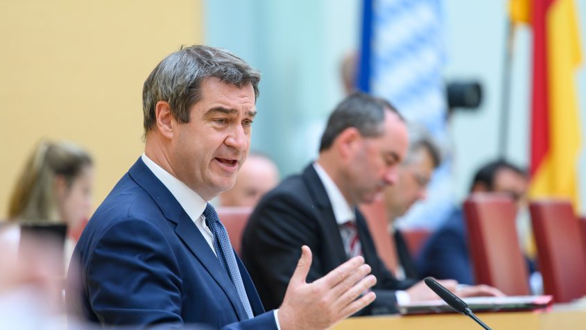 Ministerpräsident Dr. Markus Söder, MdL, hält am 20. April 2020 eine Regierungserklärung im Bayerischen Landtag.