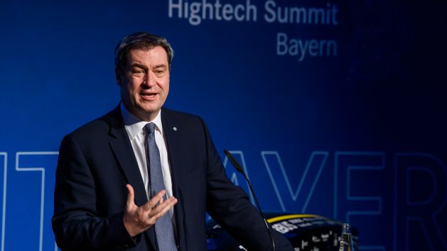 Ministerpräsident Dr. Markus Söder, MdL: „Wir starten eine Dekade der Innovation. Bayern investiert mit der Hightech Agenda zwei Milliarden Euro für KI, CleanTech, Mobilität von morgen, 1000 neue Professuren und 13.000 Studienplätze.“
