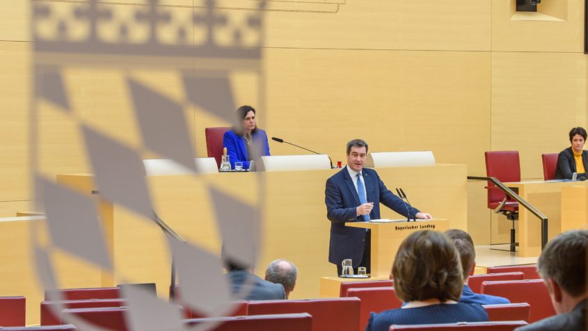 Im Plenarsaal des Bayerischen Landtags hält Ministerpräsident Dr. Markus Söder, MdL, seine Regierungserklärung.