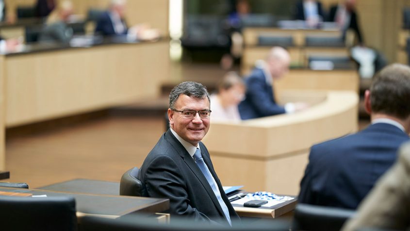 Staatsminister Dr. Florian Herrmann, MdL, während der Bundesratssitzung am 5. Juni 2020. © Henning Schacht