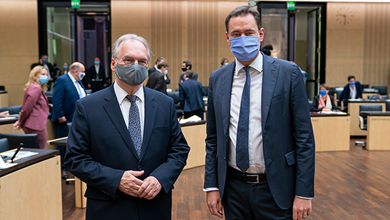 Sachsen-Anhalts Ministerpräsident Dr. Reiner Haseloff (links) und Justizminister Georg Eisenreich, MdL (rechts).