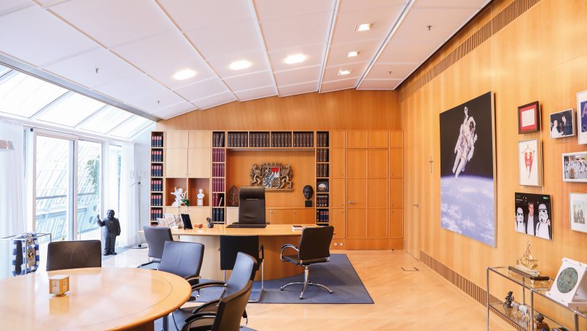 Das Arbeitszimmer des Ministerpräsidenten in der Staatskanzlei.