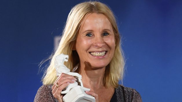 Der Bayerische Fernsehpreis in der Kategorie "Bestes Drehbuch" geht an Katrin Bühlig für "Weil du mir gehörst" (ARD).