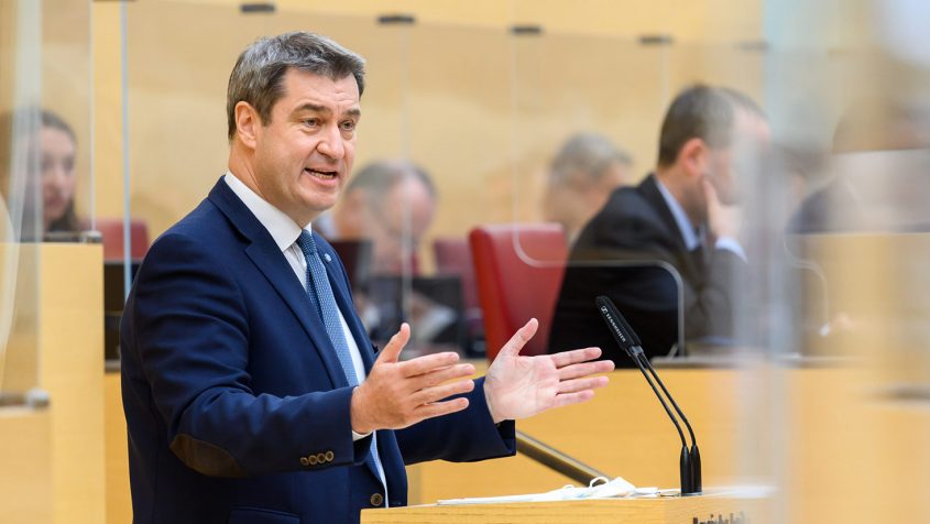 Ministerpräsident Dr. Markus Söder, MdL, hält seine Regierungserklärung zur aktuellen Corona-Lage im Plenarsaal des Bayerischen Landtags.