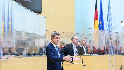 Ministerpräsident Dr. Markus Söder, MdL, zu den weiteren Maßnahmen: „Es geht in der Debatte nicht nur um Meinungen, sondern den Grundauftrag des Parlaments, Land und Menschen zu beschützen.“