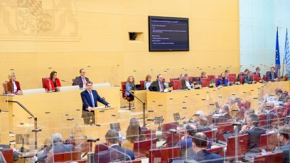 In der Sondersitzung des Landtags stellt Ministerpräsident Dr. Markus Söder, MdL, in einer Regierungserklärung die beschlossenen Corona-Maßnahmen der Bayerischen Staatsregierung vor.