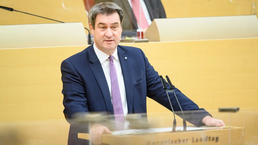 Ministerpräsident Dr. Markus Söder, MdL, bei seiner achten Regierungserklärung vor dem Bayerischen Landtag: "Der Lockdown wird verlängert und vertieft. Die Linie ist klar: Wir setzen auf Sicherheit. Die zentralen Parameter Kontakte und Mobilität müssen runter. Je grundlegender wir handeln, desto wirkungsvoller und kürzer kann es sein. Lieber konsequent als endloses Stop and Go."