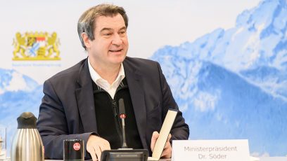 Ministerpräsident Dr. Markus Söder leitet die Sitzung des Ministerrats. Das Kabinett tagt per Video-Schalte.