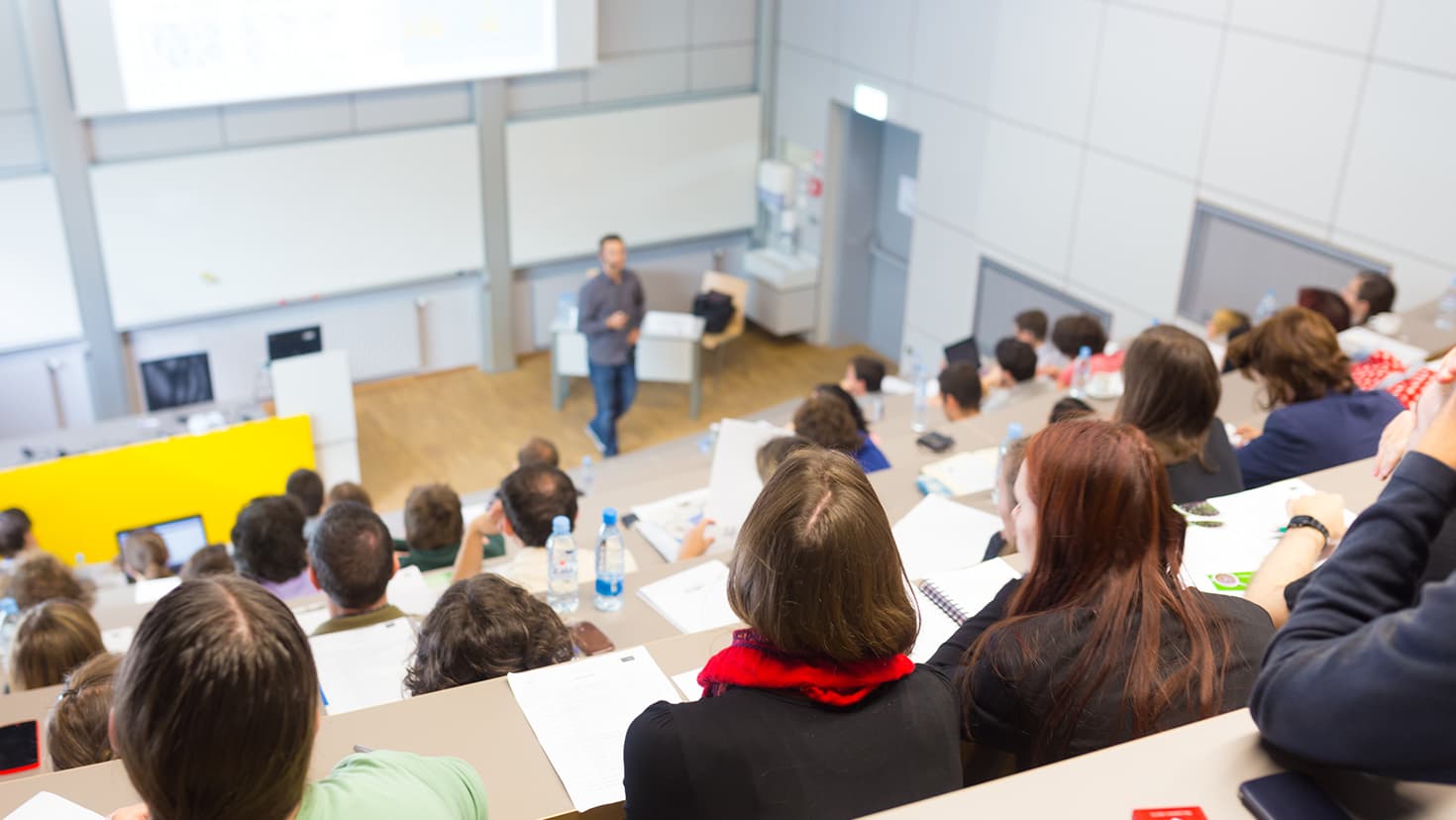 Studenten bei einer Vorlesung im Hörsaal der Universität. © kasto - stock.adobe.com Studenten bei einer Vorlesung im Hörsaal der Universität. © kasto - stock.adobe.com