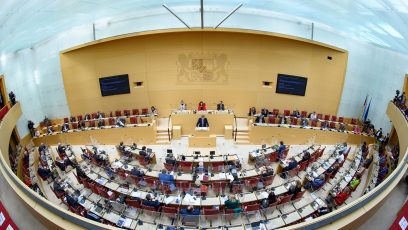 Die Abgeordneten des Bayerischen Landtags kommen zu einer Sondersitzung zur aktuellen Corona-Lage am 12. Februar 2021 im Plenarsaal zusammen, um über die beschlossenen Maßnahmen der Bayerischen Staatsregierung abzustimmen.
