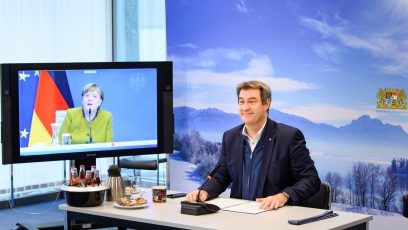 Ministerpräsident Dr. Markus Söder, MdL, nimmt an einer Video-Schalte mit Bundeskanzlerin Dr. Angela Merkel, Bundesgesundheitsminister Jens Spahn sowie Landräten und Oberbürgermeistern in Bayern zur aktuellen Lage der Corona-Pandemie teil.