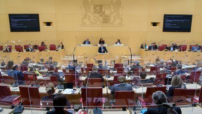 Am 5. März 2021 kommen die Abgeordneten zu einer Sondersitzung des Bayerischen Landtags zusammen, um über die weiteren Corona-Maßnahmen der Bayerischen Staatsregierung abzustimmen.