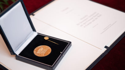 Mit der Medaille für besondere Verdienste um den Freistaat Bayern in Europa und der Welt, kurz Europa-Medaille, werden seit 1990 Personen geehrt, die sich um den Freistaat Bayern in einem vereinten Europa verdient gemacht oder zum internationalen Ansehen Bayerns in der Welt beigetragen haben.