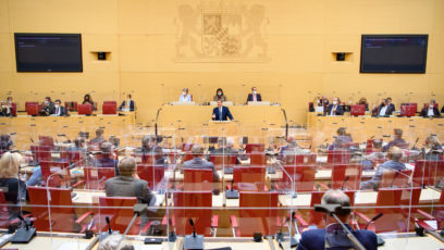 In der Sitzung des Bayerischen Landtags am 1. September 2021 stimmen die Abgeordneten über die neuen Corona-Maßnahmen der Bayerischen Staatsregierung ab.