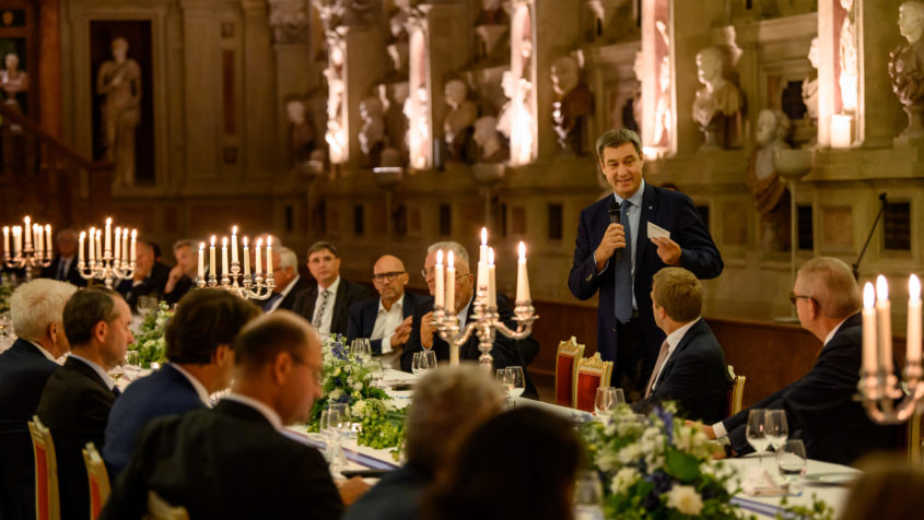 Ministerpräsident Dr. Markus Söder, MdL, begrüßt die Gäste zu einem Staatsempfang zur IAA Mobility in Form eines festlichen Abendessens.