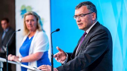 Pressekonferenz nach dem Runden Tisch „Innenstadt“ unter anderem mit Bauministerin Kerstin Schreyer, MdL (links), und dem Leiter der Staatskanzlei, Staatsminister Dr. Florian Herrmann, MdL (rechts).