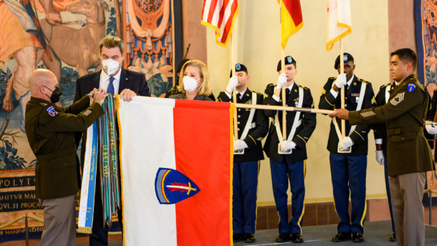 Verleihung Fahnenband des Bayerischen Ministerpraesidenten Dr. Markus Soeder an die U.S. Army Europe