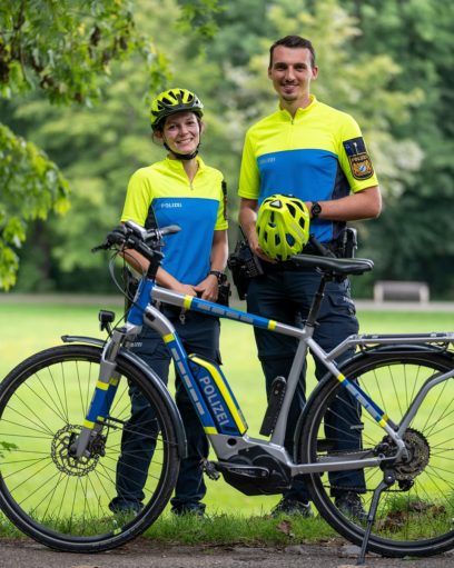 Pedelecs und E-Bikes bereichern den Fuhrpark der Bayerischen Polizei. Aktuell sind 179 Pedelecs und E-Bikes im Einsatz. © StMI