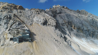 Der Ausbau der Umweltforschungsstation Schneefernerhaus auf der Zugspitze trägt dazu bei, wissenschaftlich fundierte Entscheidungsgrundlagen zu liefern. © StMUV