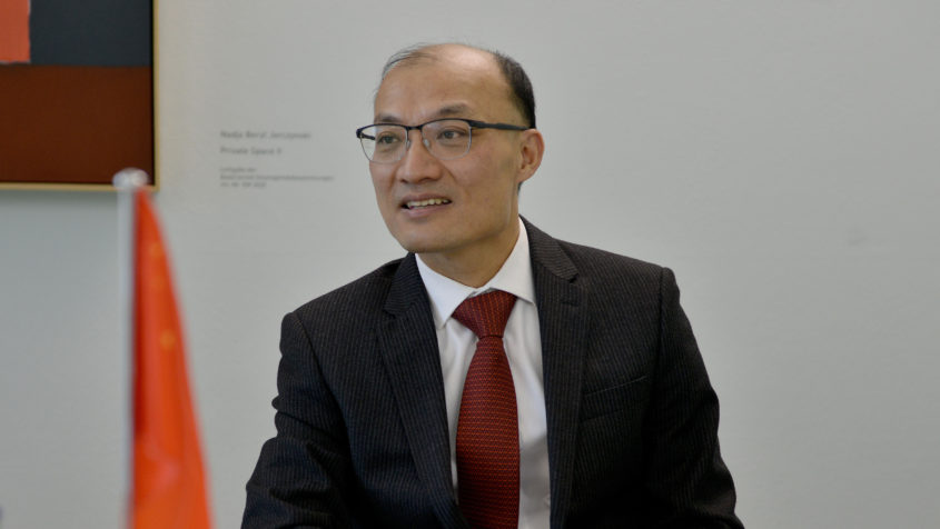 Defa Tong ist seit September 2021 Generalkonsul der Volksrepublik China in München.