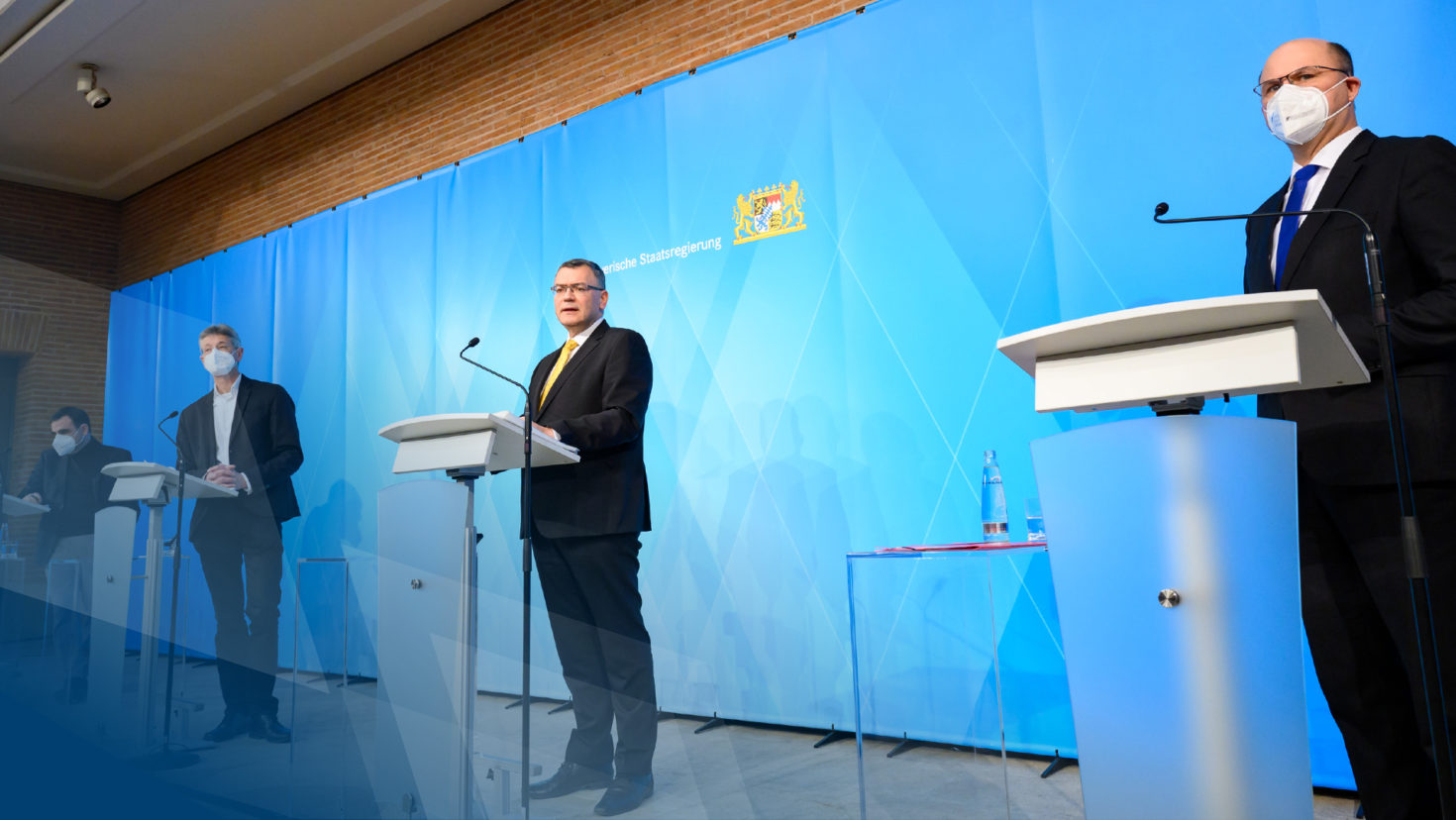 Pressekonferenz mit Gesundheitsminister Klaus Holetschek, MdL, Kultusminister Prof. Dr. Michael Piazolo, MdL, Staatskanzleiminister Dr. Florian Herrmann, MdL, und Finanzminister Albert Füracker, MdL (v.l.n.r.).