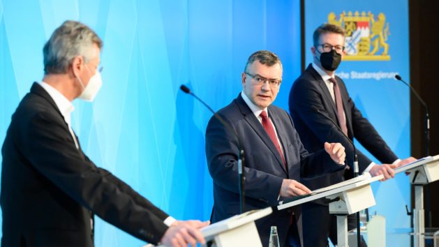 Pressekonferenz mit Staatskanzleiminister Dr. Florian Herrmann, MdL, Kultusminister Prof. Dr. Michael Piazolo, MdL, und Wissenschaftsminister Markus Blume, MdL.