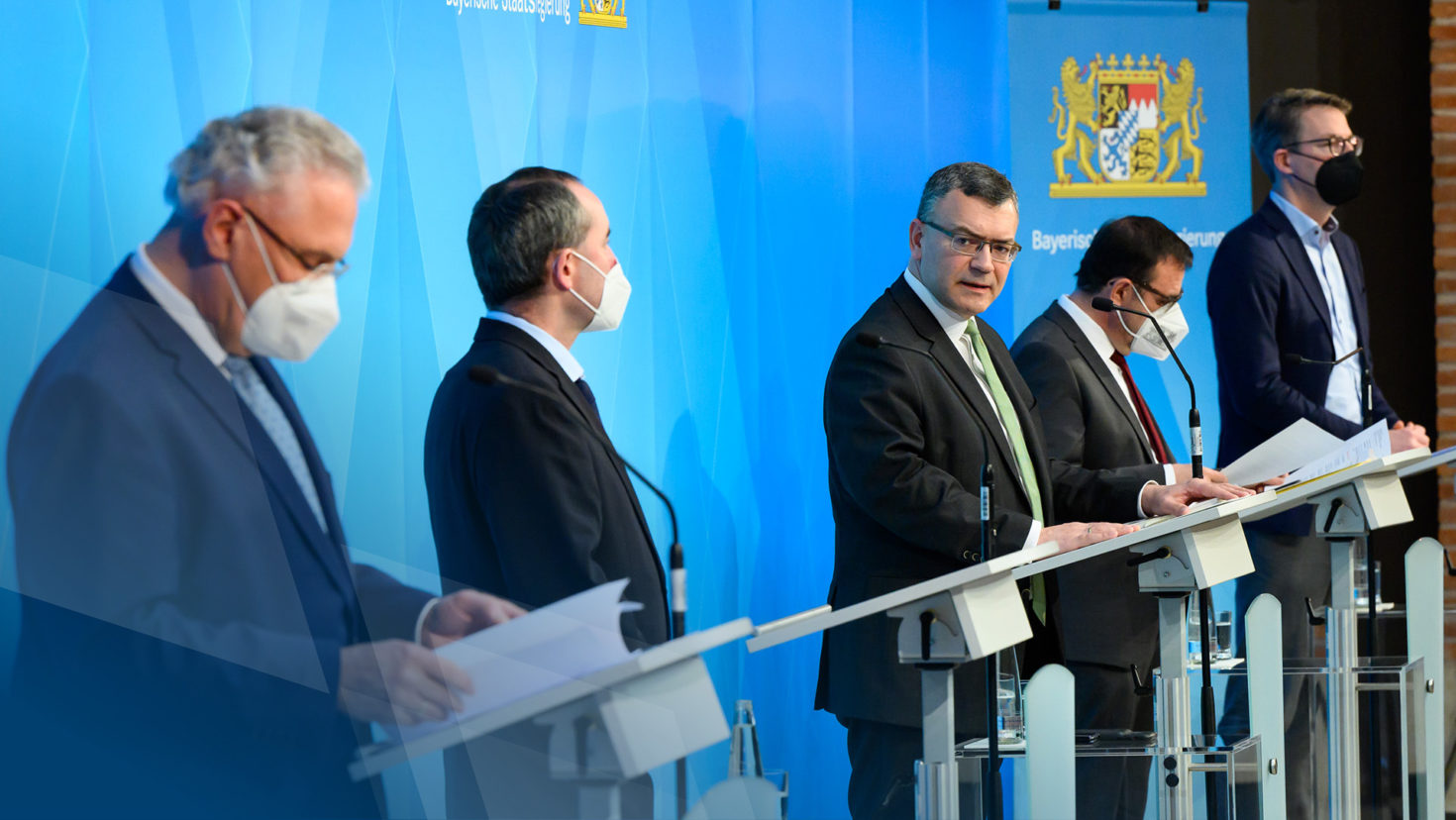 Pressekonferenz mit Innenminister Joachim Herrmann, Wirtschaftsminister Hubert Aiwanger, Staatskanzleiminister Dr. Florian Herrmann, Gesundheitsminister Klaus Holetschek und Wissenschaftsminister Markus Blume (v.l.n.r.).