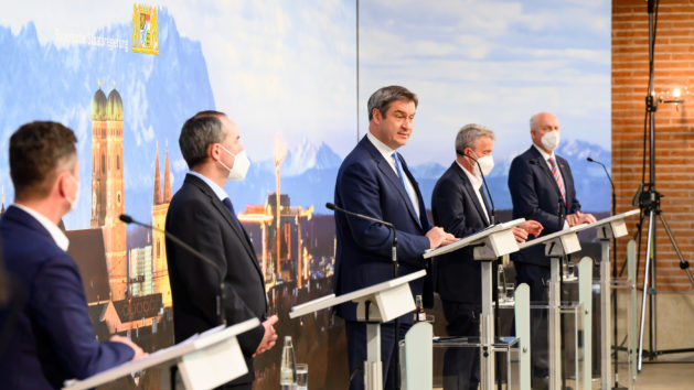Die Pressekonferenz nach dem Bayerischen Energiekonvent findet im Foyer des Prinz-Carl-Palais statt.