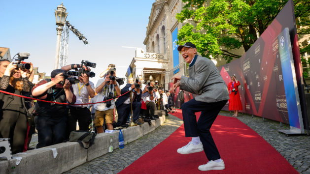 Otto Walkes wird auf dem roten Teppich