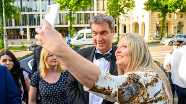 Selfie mit dem Bayerischen Ministerpräsidenten Dr. Markus Söder, MdL (Mitte).