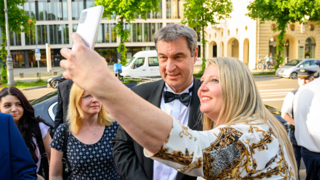 Selfie mit dem Bayerischen Ministerpräsidenten Dr. Markus Söder, MdL (Mitte).
