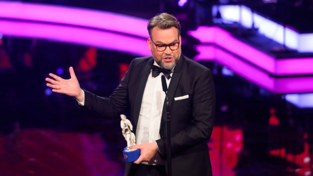 Lars Montag wird für den besten Kinderfilm "Träume sind wie wilde Tiger" mit dem Bayerischen Filmpreis ausgezeichnet.