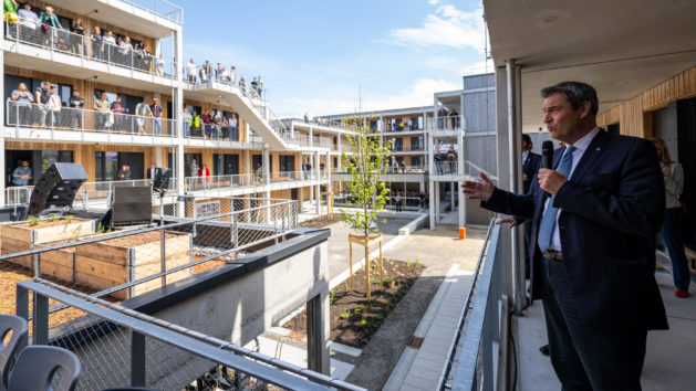 Ministerpräsident Dr. Markus Söder, MdL, bei der Eröffnung des neuen Studentenwohnquartiers CampusRO in Rosenheim.