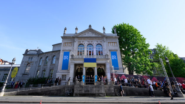 Die Verleihung des Bayerischen Filmpreises 2021 findet im Münchner Prinzregententheater statt.