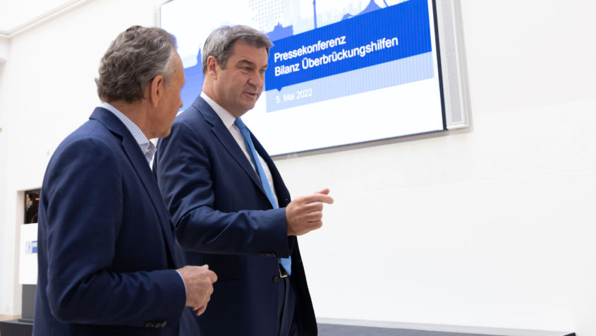 Ministerpräsident Dr. Markus Söder, MdL (rechts), im Gespräch mit IHK-Präsident Klaus Josef Lutz (links).