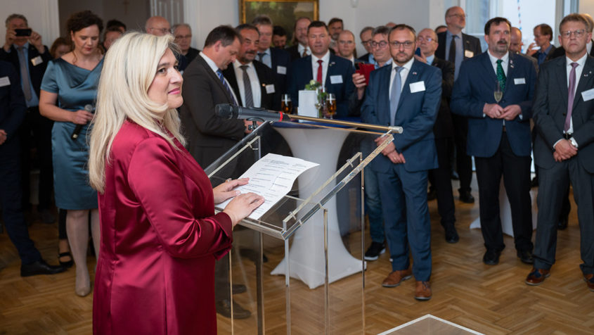 Staatsministerin Melanie Huml, in der Repräsentanz in Prag.
