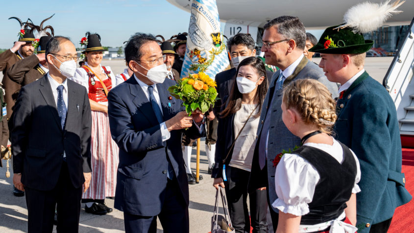 Der japanische Premierminister Fumio Kishida bei seiner Ankunft.