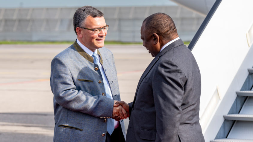 Staatsminister Dr. Florian Herrmann und Südafrikas Präsident Ramaphosa.