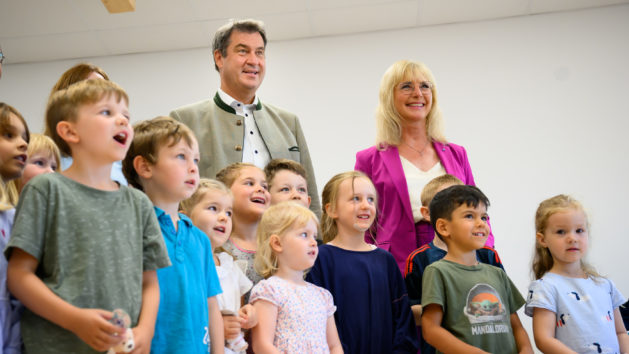 In Dorfen besuchen Ministerpräsident Dr. Markus Söder, MdL, und Familienmin