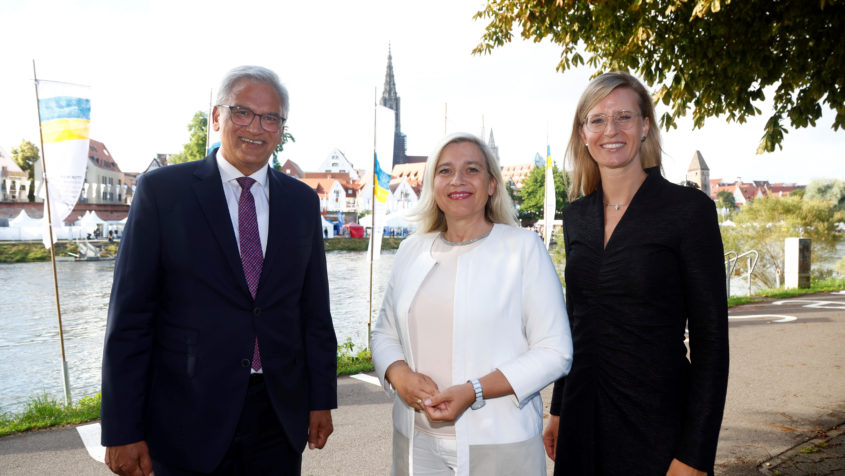 Gunter Czisch, Europaministerin Melanie Huml, Katrin Albsteiger.