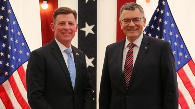 US-Generalkonsul Liston und Staatsminister Dr. Herrmann.