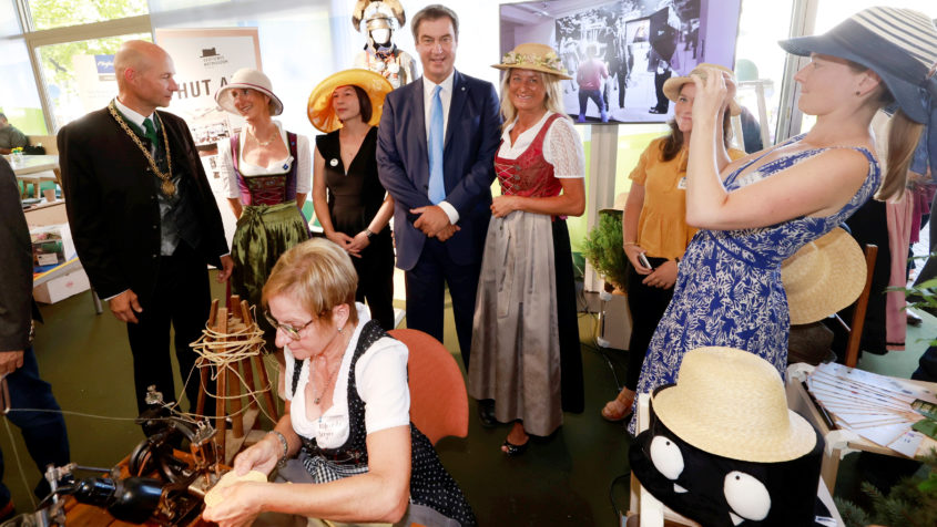 220813_71.+Allg%C3%A4uer+Festwoche_FR_3 Ministerpräsident Dr. Markus Söder, MdL, bei einem Rundgang. ...