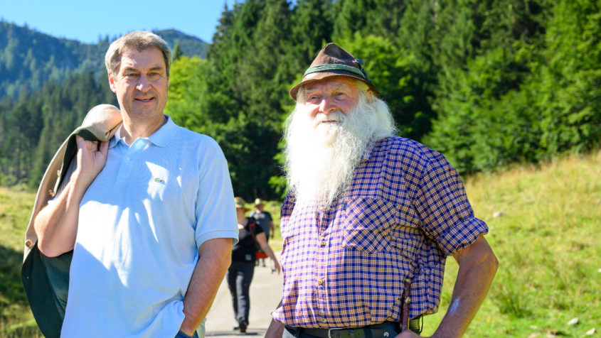 Ministerpr%C3%A4sident+Dr.+Markus+S%C3%B6der%2C+MdL%2C+mit+Wanderer.