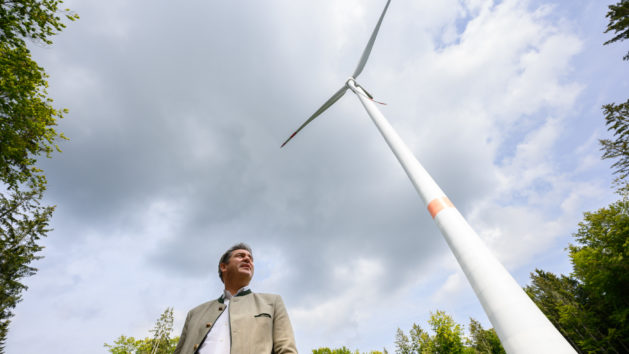 Ministerpräsident Dr. Markus Söder im Wald-Windpark Workerszeller Forst.