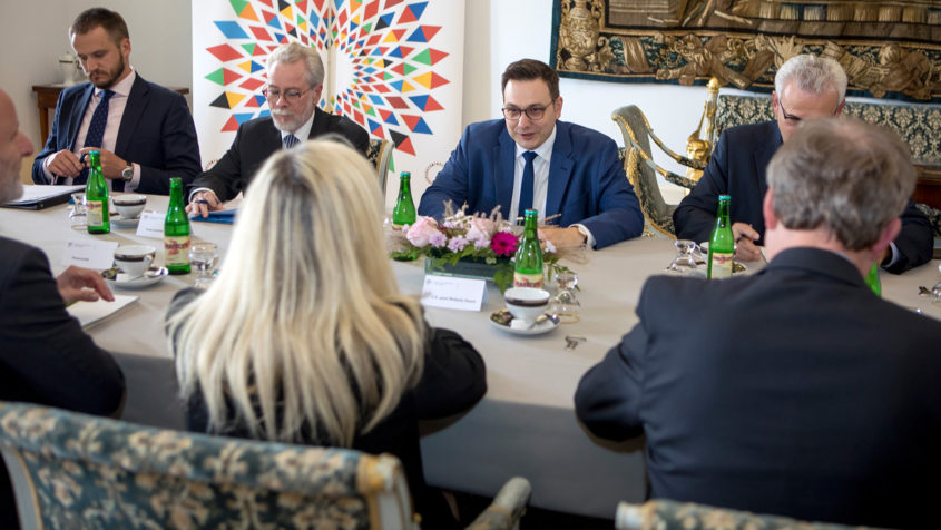 Intensiver Gedankenaustausch zu bayerisch-tschechischen Themen in schwierigen Zeiten: Energiersicherheit, Cybercrime, Gesundheit, Jugend- und Schulaustausch und Migration. In europäischer Solidarität unterstützen Bayern und Tschechien die Ukraine.