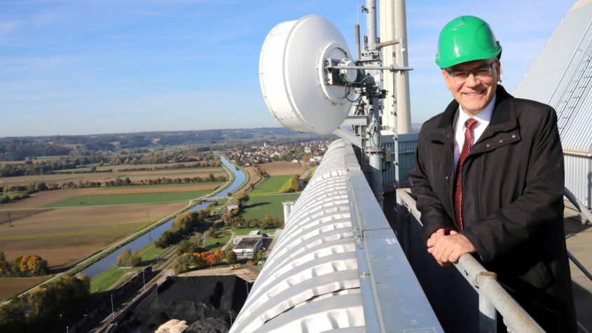 Staatsminister Dr. Florian Herrmann im Kraftwerk Zolling Herrmann beim