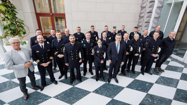 Staatsminister Dr. Florian Herrmann, MdL, empfängt die Delegation der Fregatte Bayern in der Staatskanzlei.