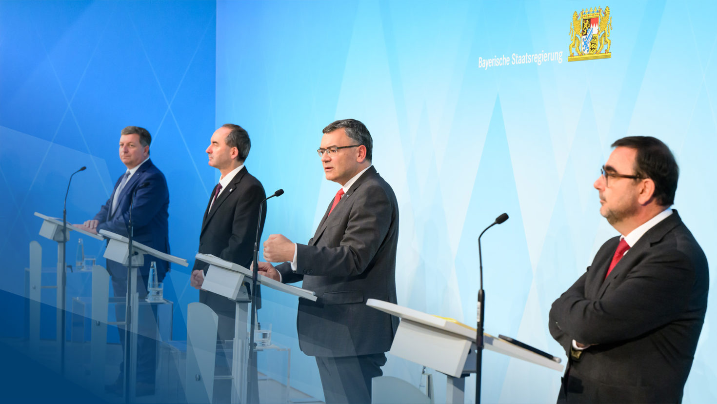 Pressekonferenz mit Verkehrsminister Christian Bernreiter, Wirtschaftsminister Hubert Aiwanger, MdL, Staatskanzleiminister Dr. Florian Herrmann, MdL, und Gesundheitsminister Klaus Holetschek, MdL (v.l.n.r.).