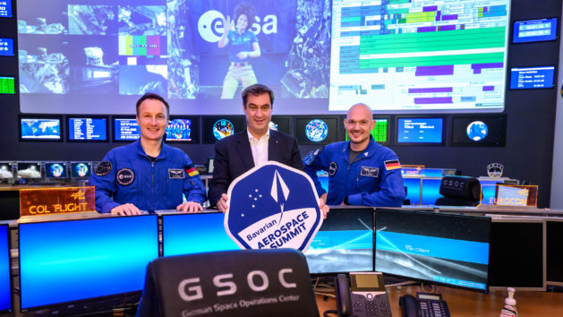 Bayerischer Raumfahrtgipfel mit Ministerpräsident Dr. Markus Söder, MdL (Mitte), sowie den deutschen Astronauten Matthias Maurer (links) und Alexander Gerst (rechts).