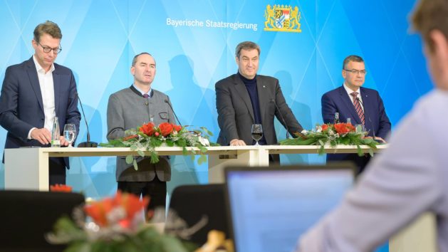 Pressekonferenz mit Wissenschaftsminister Markus Blume, MdL, Wirtschaftsminister Hubert Aiwanger, MdL, Ministerpräsident Dr. Markus Söder, MdL, und Staatskanzleiminister Dr. Florian Herrmann, MdL (v.l.n.r.).